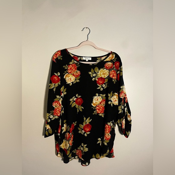 Umgee Floral Three Quarters Sleeve Blouse - Plus Sized - Picture 1 of 9